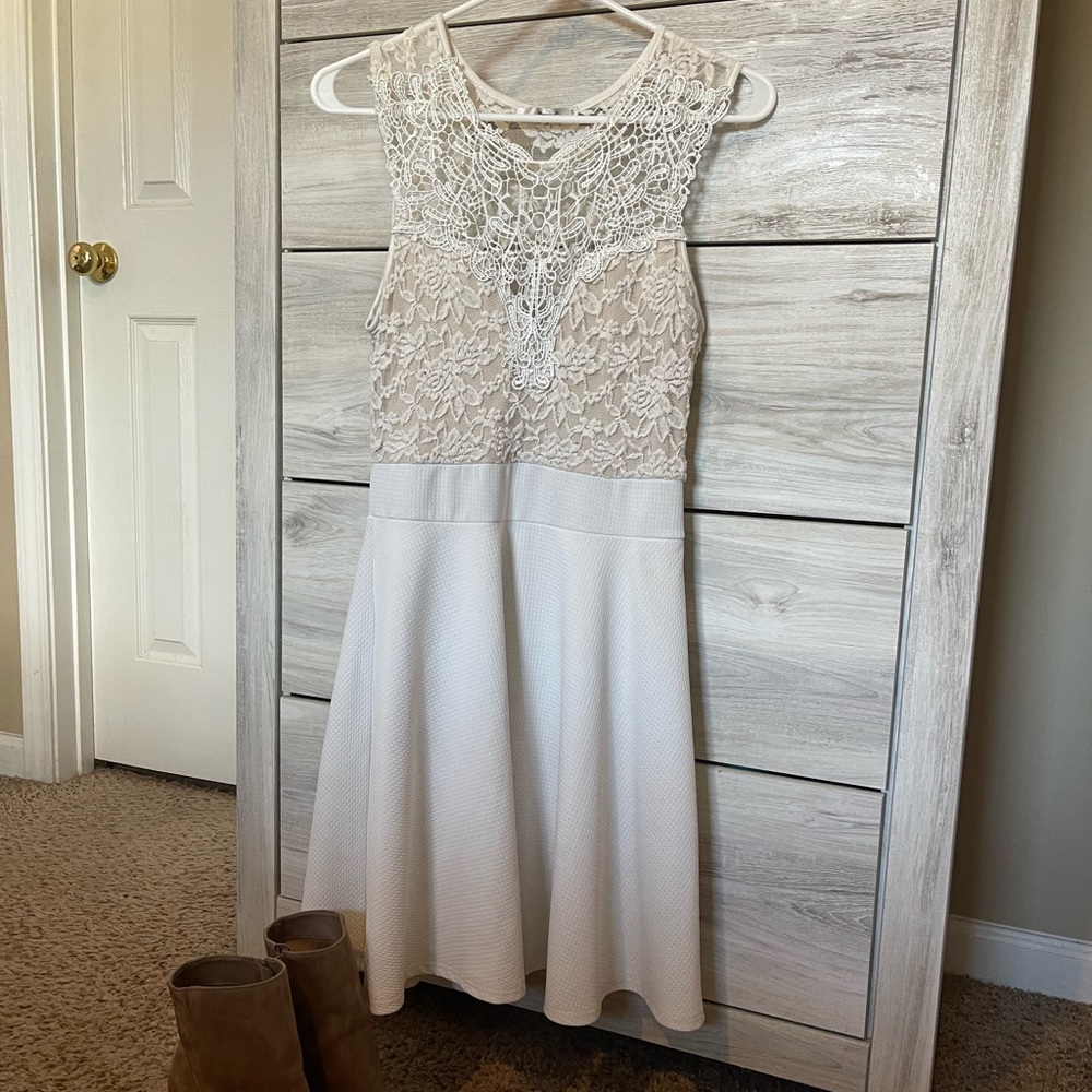 Papaya lace sleeveless dress | Size Lg | Off White
